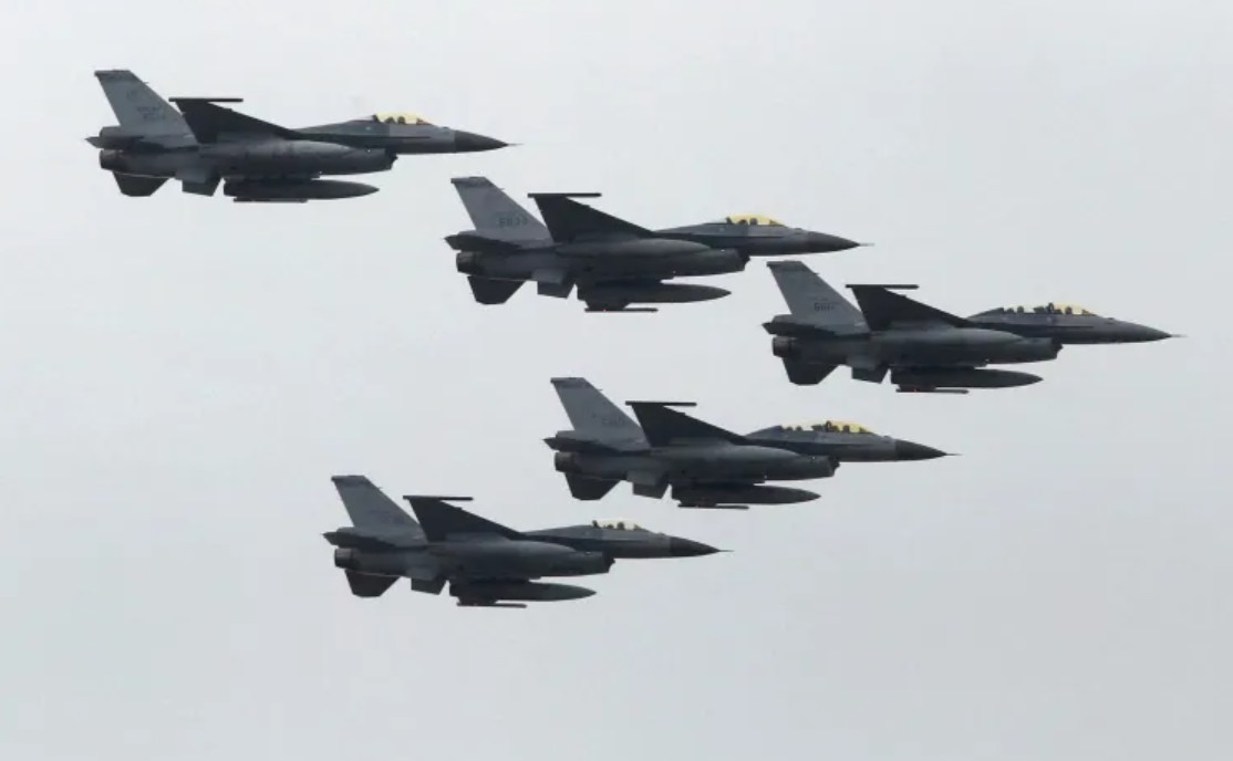 Af_Journalist's tweet image. The US has approved over $8.6 billion in arms sales to its Middle East allies, including #Israel #Qatar #Kuwait and #UAE; meanwhile #Trump says he has held phone talks with Iran but remains doubtful about reaching a deal.

#USA #War #Weapons #MiddleEast #Iran