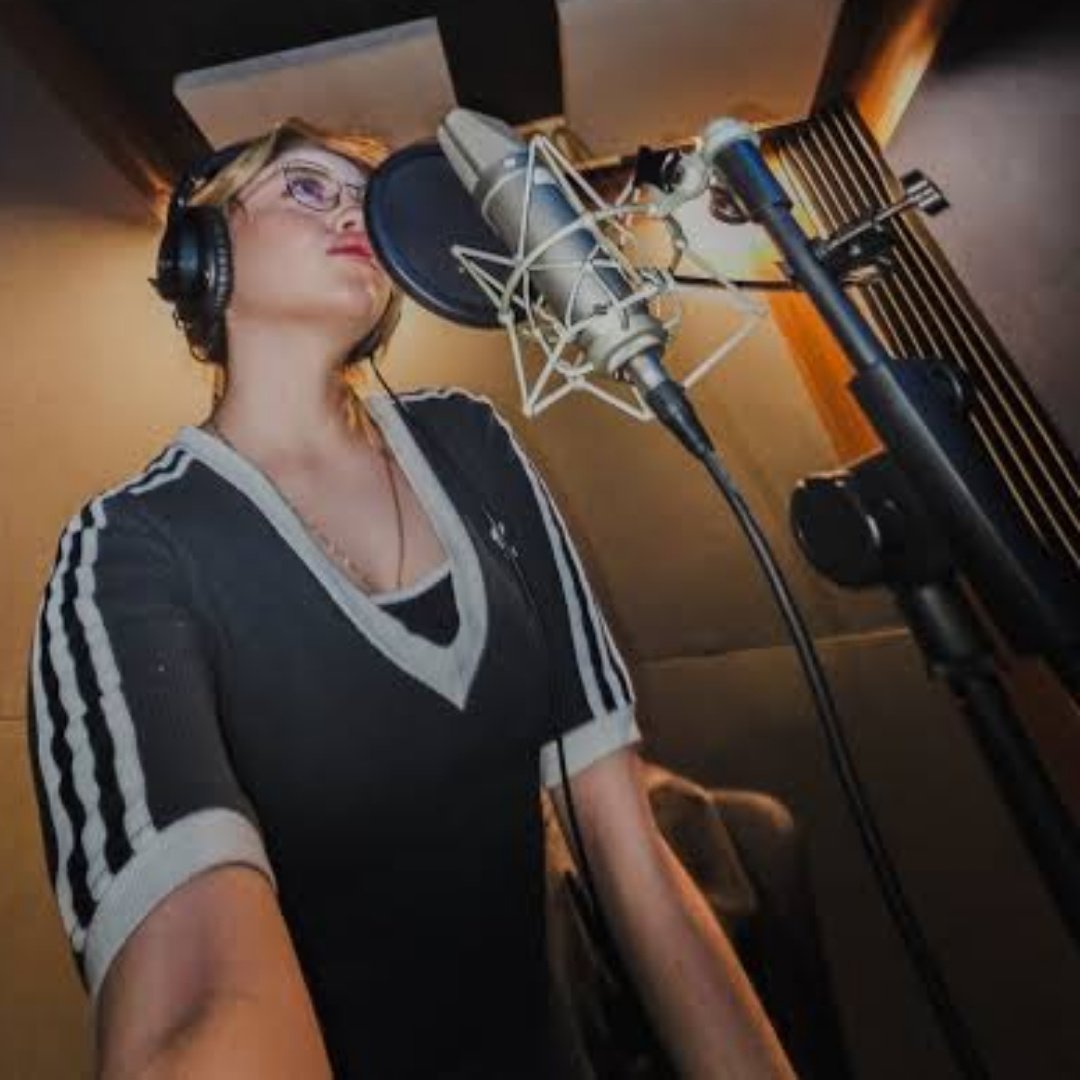 ZZNoficial's tweet photo. ¡TENEMOS ALBUM! 🎶 Mientras aguardamos por el Regreso de #SoyLuna, @KarolSevilla lanzara su Debut Discografico que es muy Esperado por sus Fans 🔊 El 22/5 se lanzara #Imperfecta y tendra 8 Cortes que ya tienen sus Respectivos Anticipos en TikTok para agitar el Lanzamiento https://t.co/CQsjBl3xSe