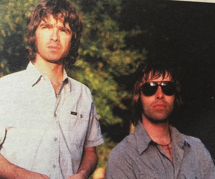 Mela_nie34's tweet image. That one time, Noel was taller than Liam. 
#noelgallagher #liamgallagher