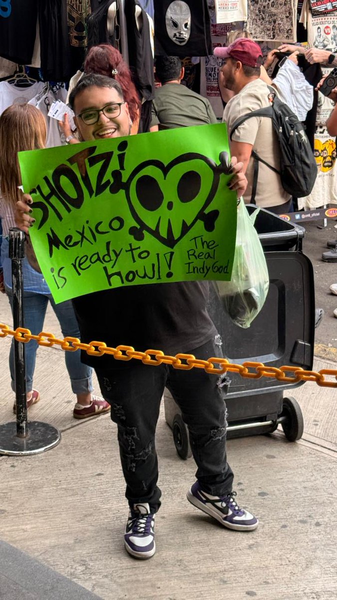 RomanpandaPR0's tweet photo. @ShotziTCB @CMLL_OFICIAL I made you a sign, but they wouldn't let me in with it... https://t.co/5PWmPjYtw4