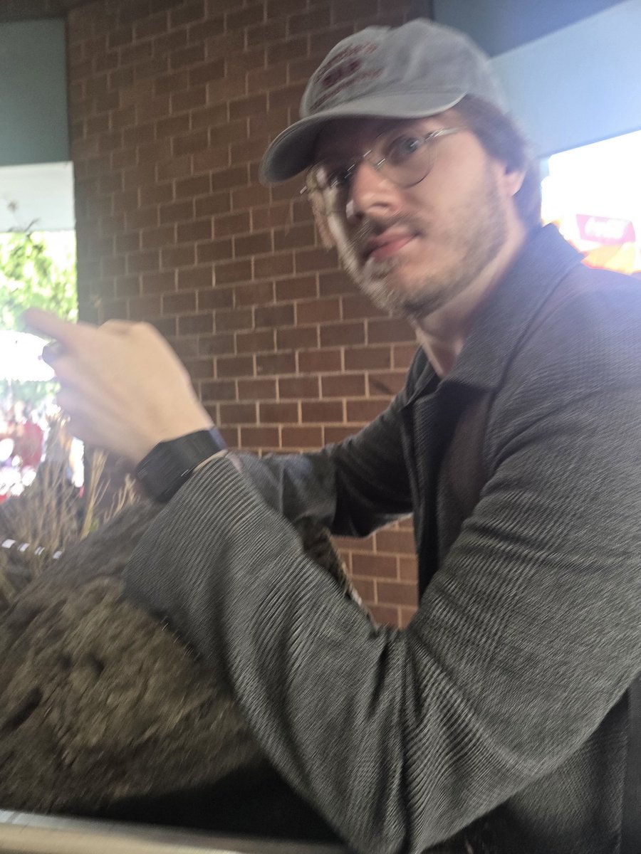 OG_Code_Bagz718's tweet photo. @FBIDirectorKash @FBIAlbany Strange PDF Covert Colt Taking pics of Child in Downtown Area please 🙏🏾 watch Yourselves and your Children ☦️ https://t.co/rhPOz8KdfF