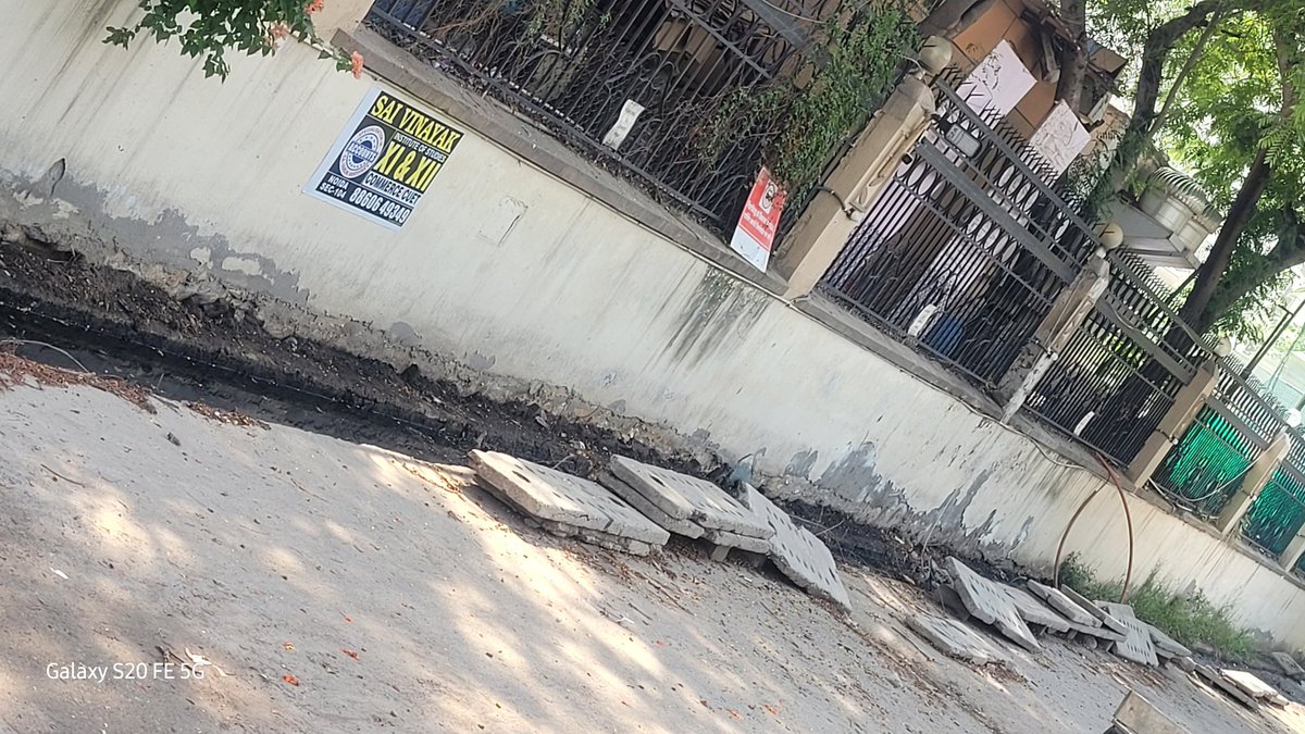jindalpk's tweet photo. @CeoNoida @CMOfficeUP @YTKDIndia @NoidaUpdatesX we are crying for 3 years now. @noida_authority is busy installing clocks. Basics like sanitation, walkablity remains a dream. @dr_maheshsharma @PankajSinghBJP our slum voted u all the time. https://t.co/rfVeVCBakd