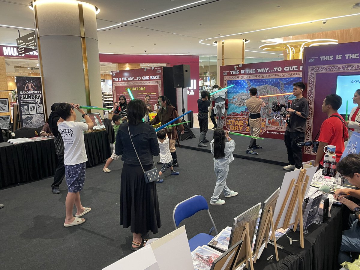 fusionwk's tweet image. @fusionwk is having a booth at #starwars fan charity event at @Sunway_Pyramid together with many other #malaysian artist &amp;amp; fan groups 

#thisistheway #togiveback
