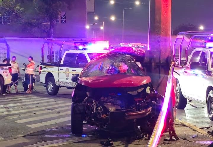abraham_mojica_'s tweet image. #Entérate// ¡ Último viaje !

Manejar a exceso de velocidad provocó que el conductor de un auto compacto perdiera el control, terminó impactado contra un poste sobre Río Consulado a la altura de la calle Cairo Col. Simón Bolivar @A_VCarranza 

Uno de los tripulantes falleció, la