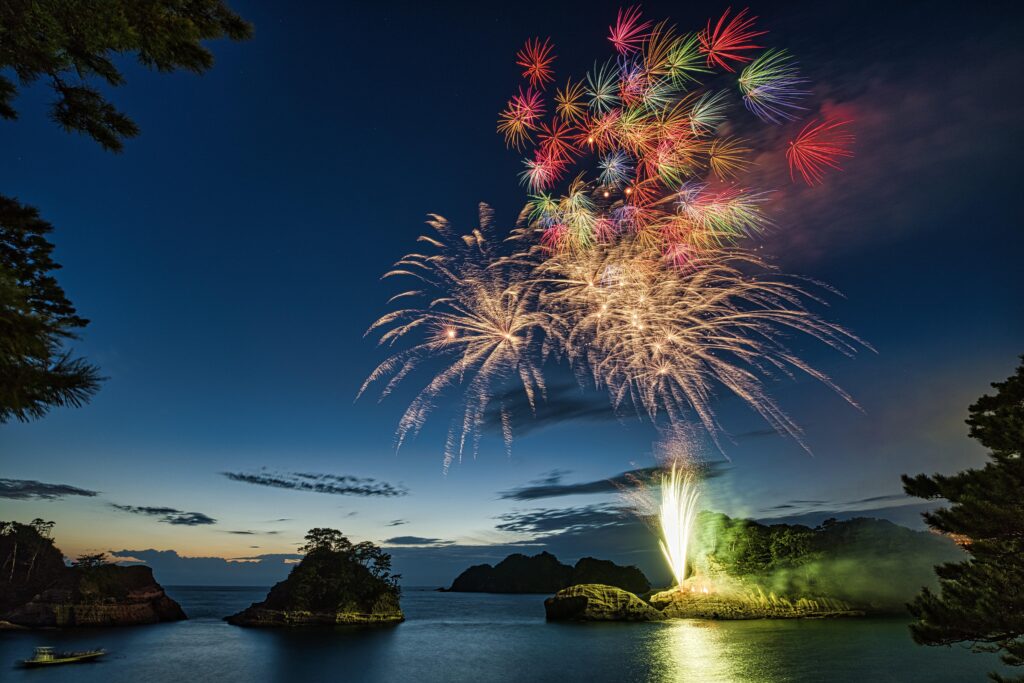 newginsui's tweet photo. 堂ヶ島 夕映えの花火［2026年9月26日・27日・10月3日・4日］
https://t.co/n5OA052vLu https://t.co/Pmo5LYm71U