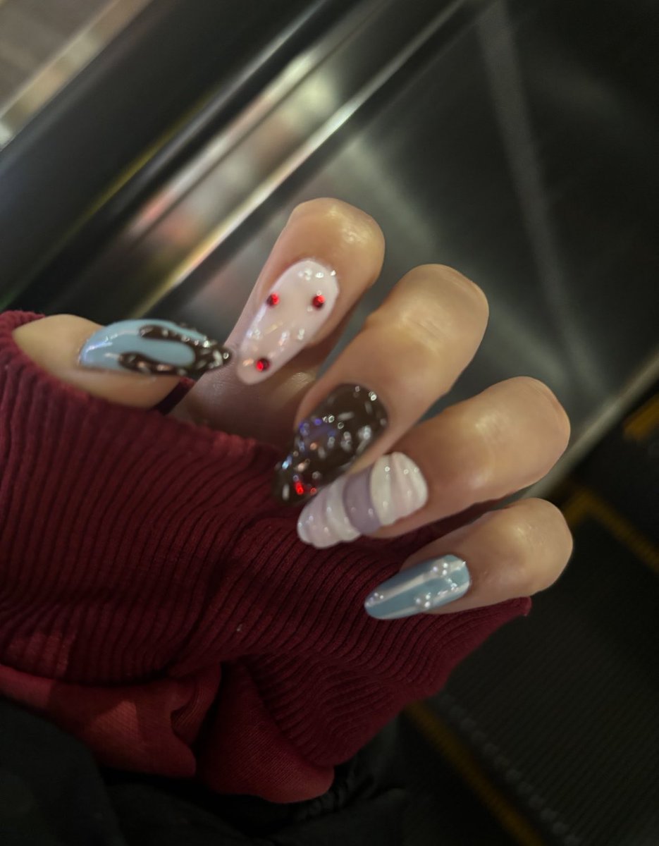 ୨✶୧ tweet media