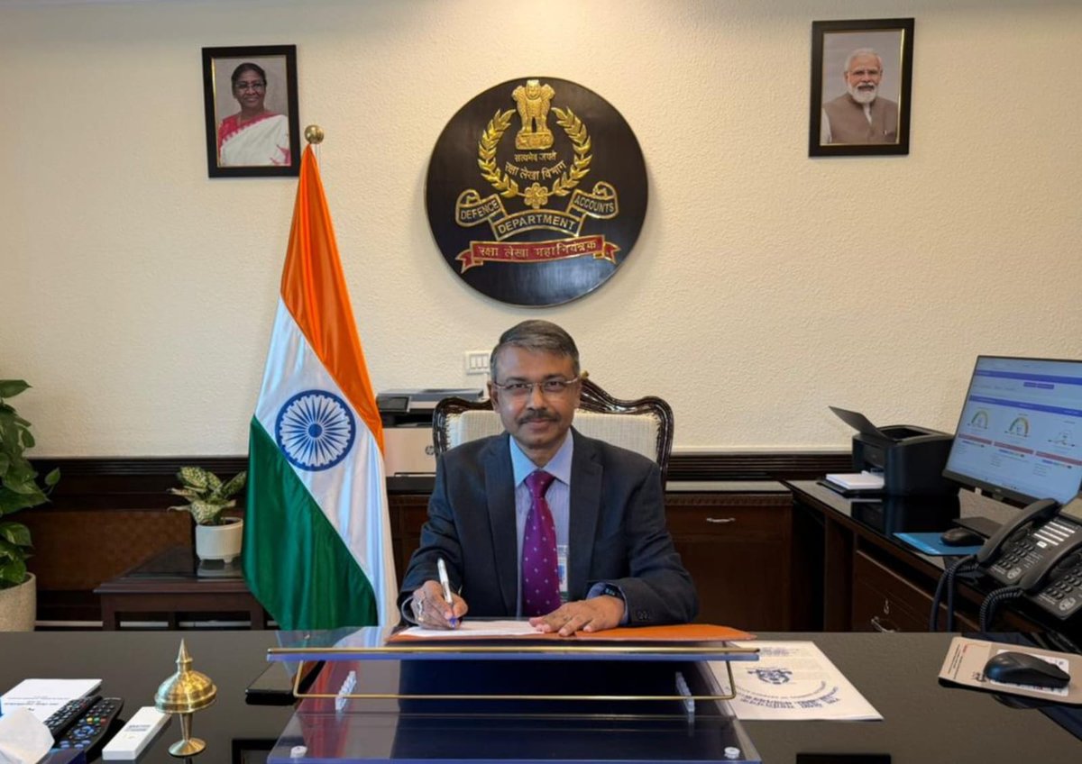 Anugraha Narayana Das (IDAS, 1991) assumes charge as Controller General of #DefenceAccounts (#CGDA). <a href="/DefenceMinIndia/">रक्षा मंत्री कार्यालय/ RMO India</a>