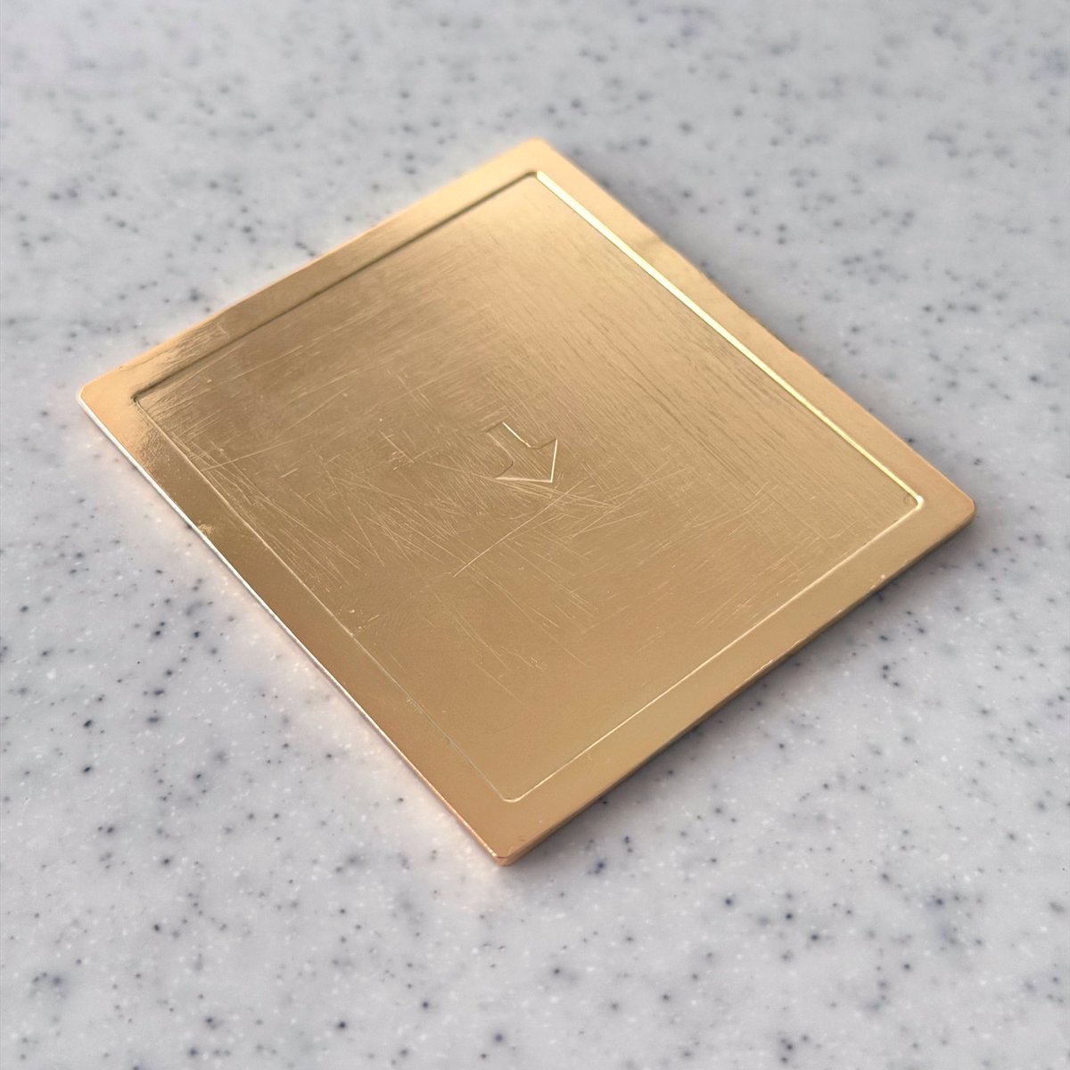 裏のマグネット、指で剥がせた！
これで磁気無くなるし
持ち運びやすくなった👌