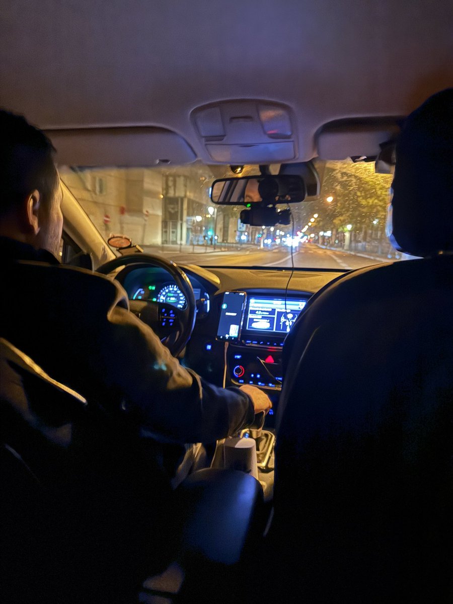 biigbreee's tweet image. Ça va faire 3 jours consécutifs dans ma vie parisienne que j’suis dans le bruit… Le SDF arrive #cardio #cestpourça #jesuislà