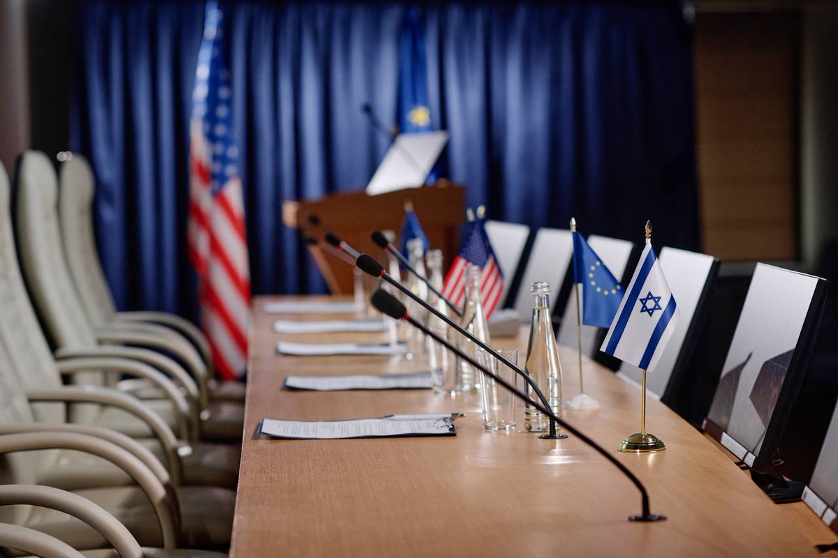 בשעות הקרובות, בפעם הראשונה, חנדלה תחשוף את זהות המוח מאחורי הסנקציות הכלכליות נגד איראן בארצות הברית, יחד עם אלפי מסמכים סודיים ביותר.

החשיפה הזו היא בתגובה לצורכי ציר ההתנגדות ולכל חופשיוֹת ברחבי העולם, כי זוהי חובתנו להתעמת עם הרוע ולדחות את הדיכוי.

דע מה שתראה הוא רק הצצה