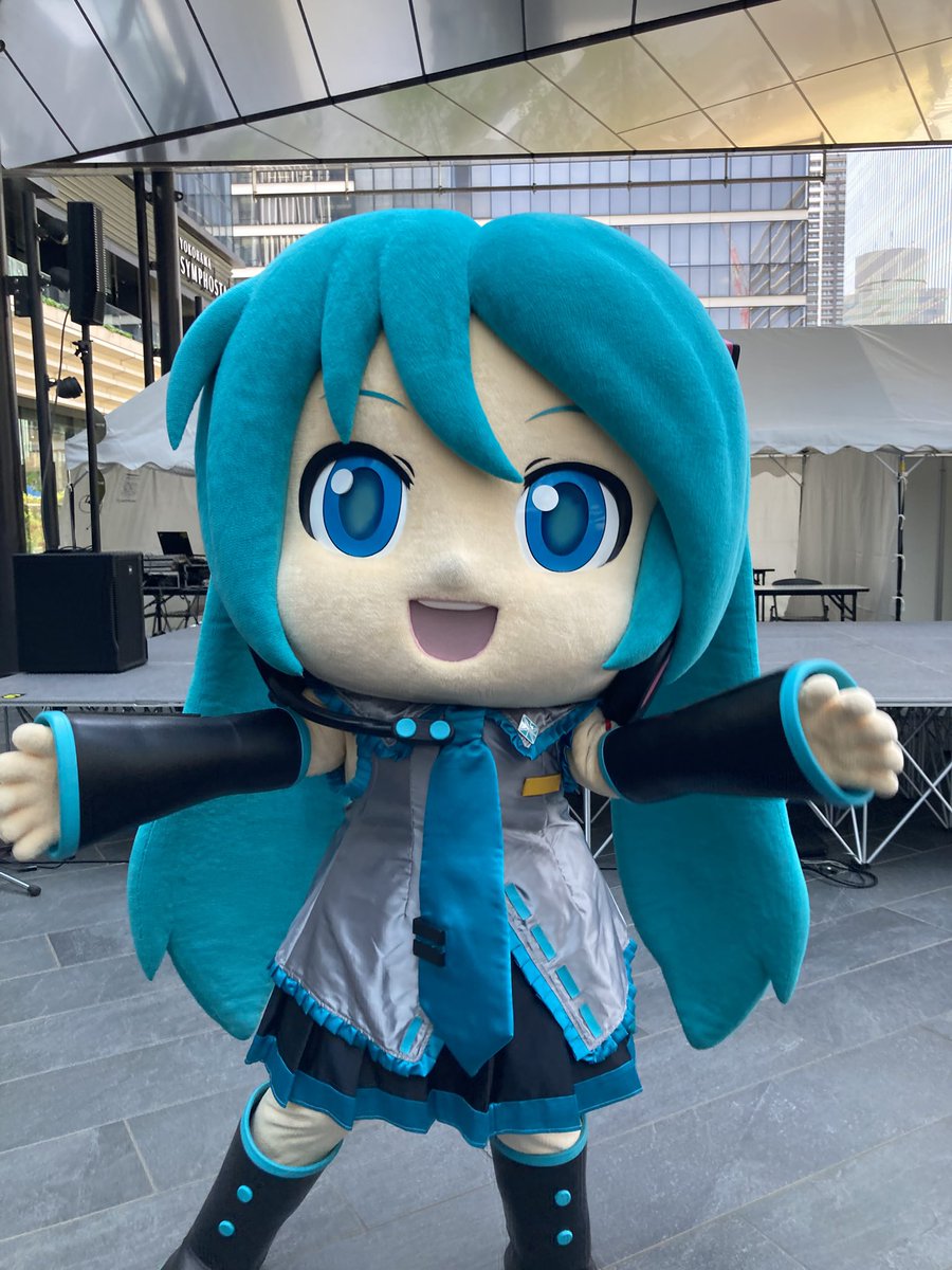 昨日は中止だった
ミク()さん撮影会ステージが開催だよー
かわいいよー