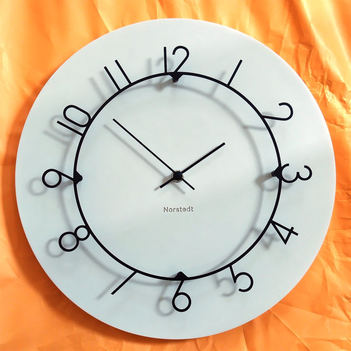 ClockShop543's tweet photo. ～光と影が面白い～

陽の光が当たる所に掛けると、文字盤から浮かせた数字が光がさす方向によって表情が変化。数字の影もデザインの一部。

※CL-4317 BE / Luu　18,480円（税込）

お問い合わせ⇒クロックショップコヨミ（clock@543net.com）

#ポリレジン  #インテリア #掛け時計 #スイープセコンド https://t.co/ykvu5OBGTt