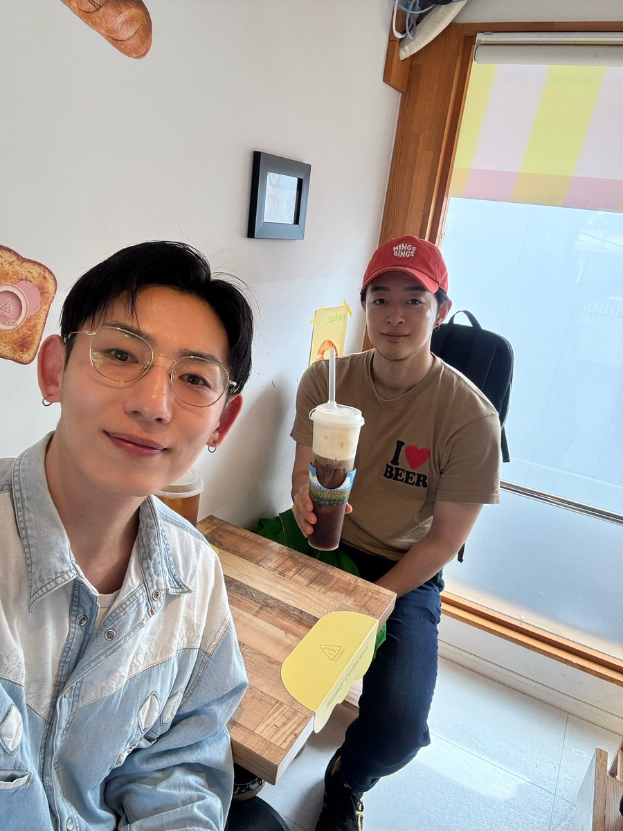 kotfe's tweet image. 5月ですね🌿
皆さん、いかがお過ごしでしょうか？

暗いニュースが続きますが、
ときどき自分のためだけの時間を作って
ひと息入れつつ、生活していきましょう☕️

#KANEandKOTFE
#JAPANESEGAYCOUPLE
#LGBT #LGBTQ #ALLY
#同性カップル #ゲイカップル
#元消防士 #元警察官
#カネコフェ