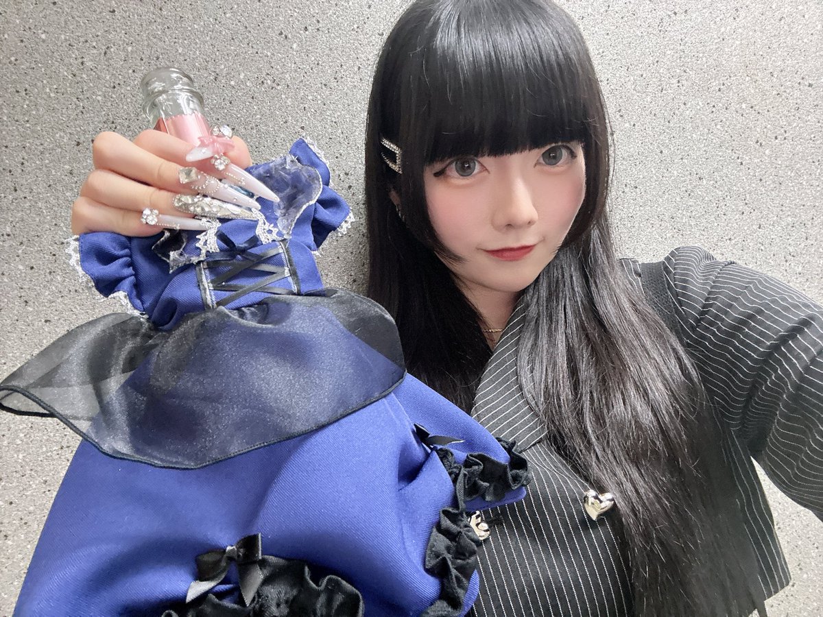 りさ tweet media