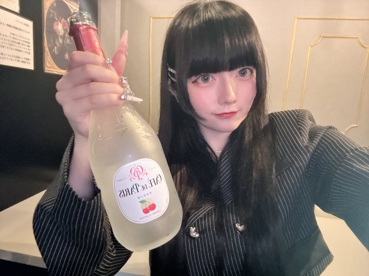 りさ tweet media