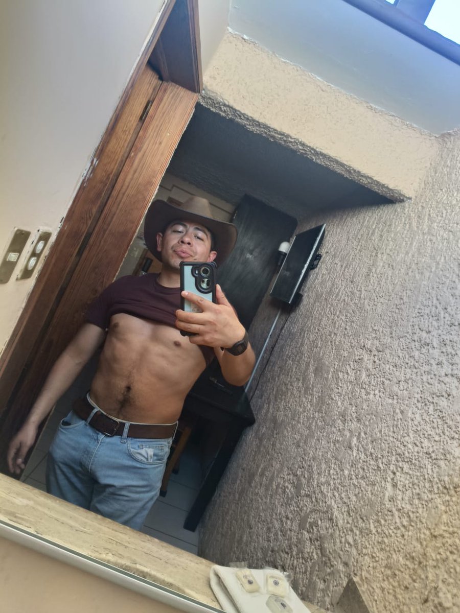 NotHot_01's tweet photo. ¿Alguien pidió un vaquero?
🍆 https://t.co/CMbGt3ApNe