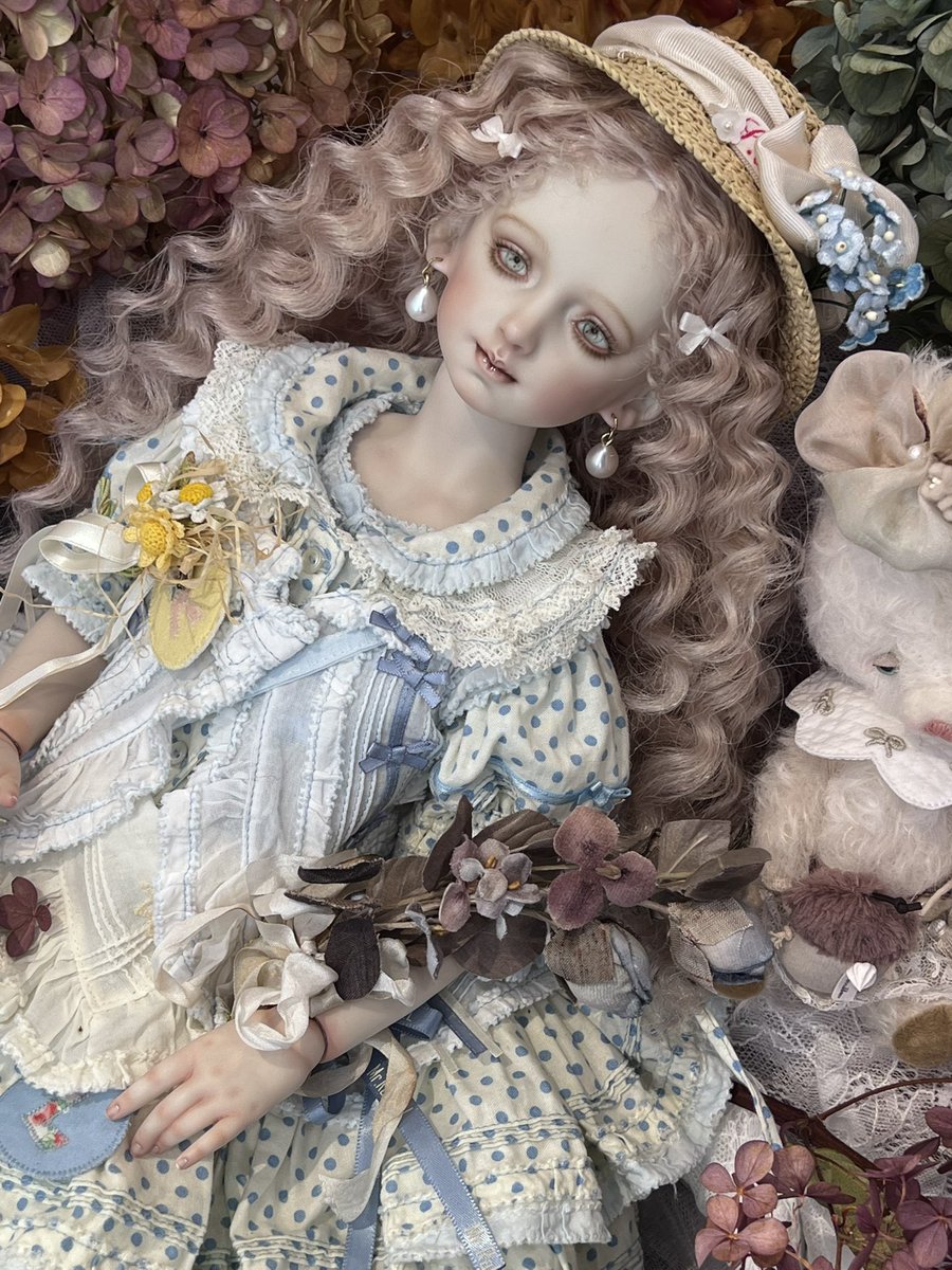 ④創作人形　花を持った少女 中国人人形作家4人展、「儚き翼」にお邪魔してきました。 ドギマギして