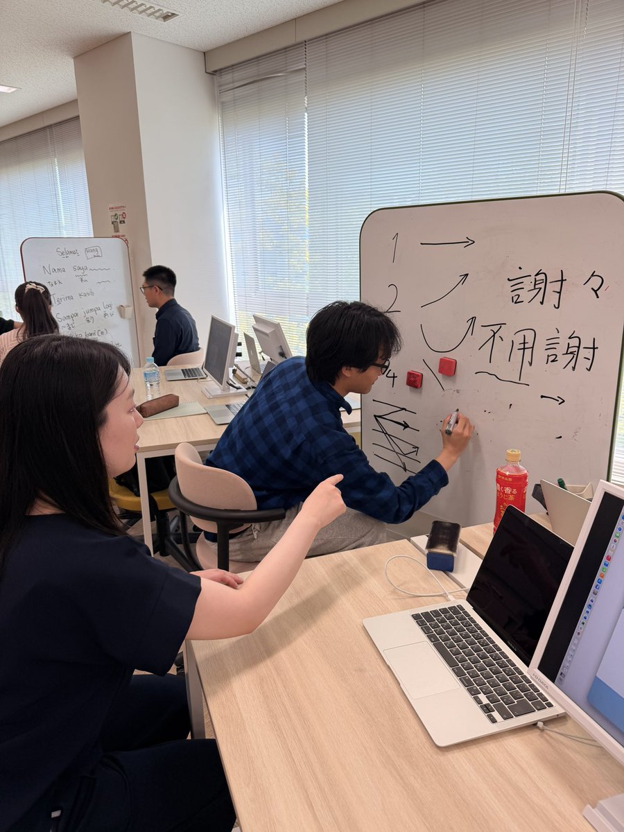 plurilingualOU's tweet photo. 複言語学習パート2

中国語
インドネシア語
ラオ語
カザフ語

#いちょう祭
#複言語学習 https://t.co/ilBLJvyaMf