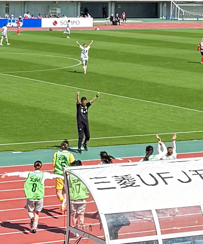 だーて tweet media