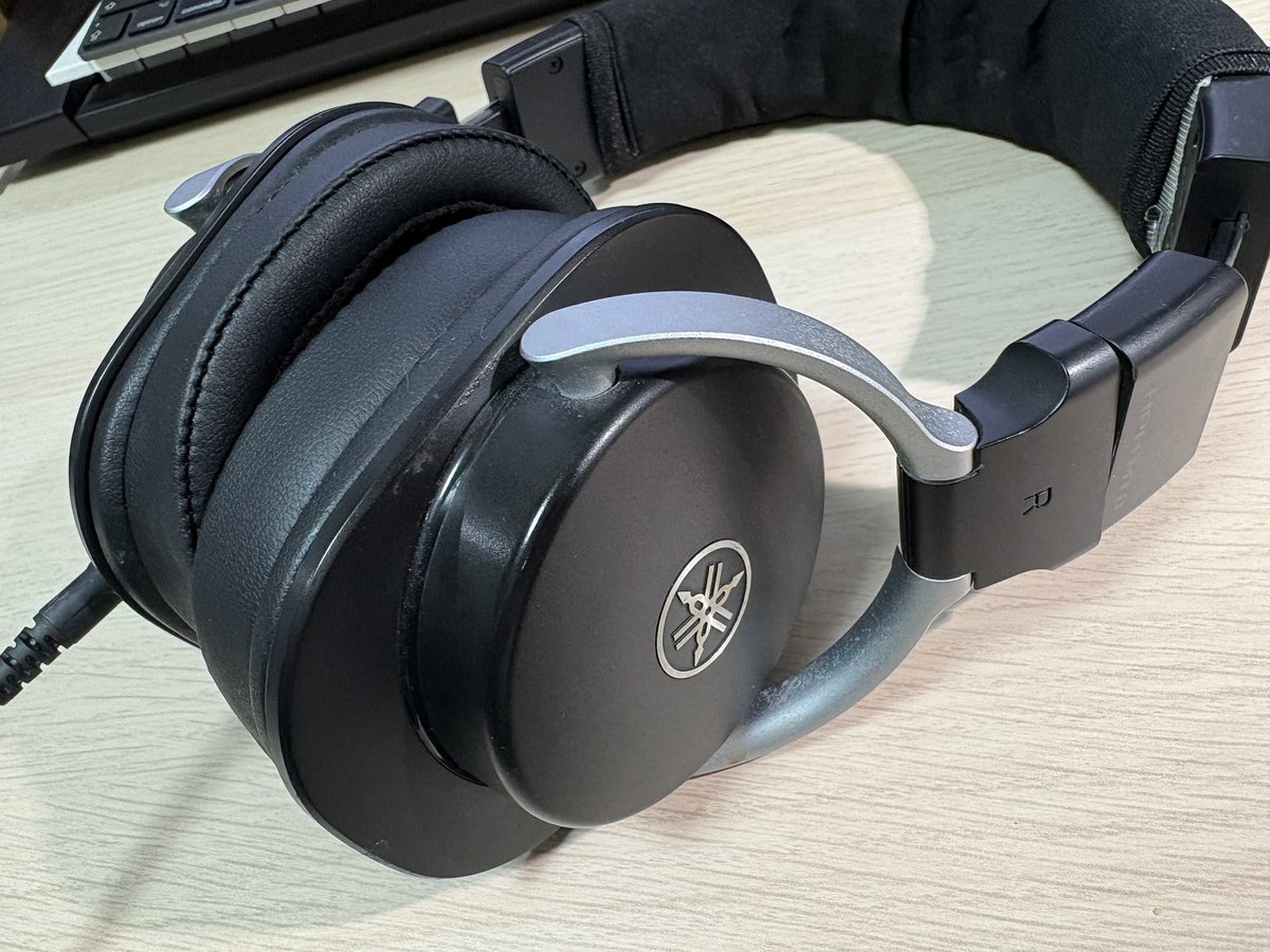 愛用しているヤマハのヘッドホン🎧HPH-MT8のイヤーパッドがボロボロに