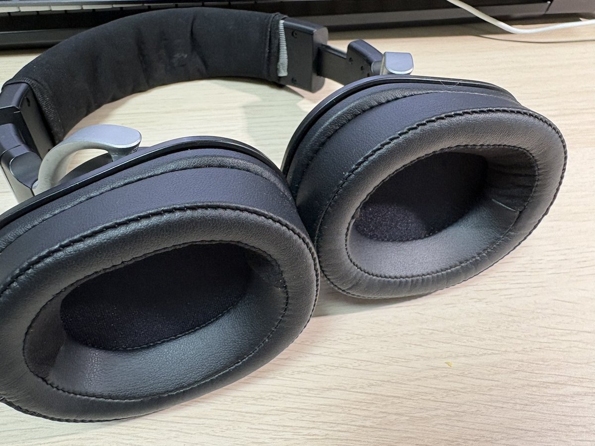 YAMAHA HPH-MT8 パッドの劣化有り ヘッドホン 愛用しているヤマハのヘッドホン🎧HPH-MT8のイヤーパッドがボロボロに