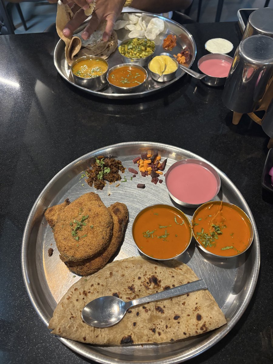 dhavalkulkarni's tweet image. Surmai thali and veg thali at Satam Restaurant, Devgad, Sindhudurg district 

#food #eatingout #diningout #Marathi #MarathiFood #khawayya #khaugiri #seafood #Konkan #tourism #Maharashtra