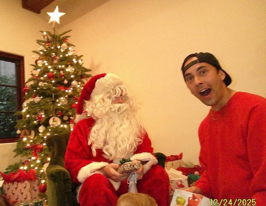 hourly vic fuentes 👰‍♀️ tweet media