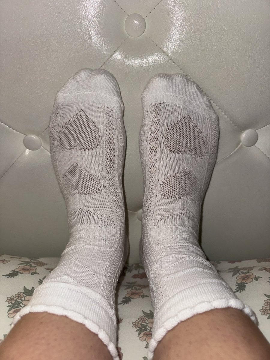 sweetlonababy's tweet image. New socks! #feetfetısh #feet #socks