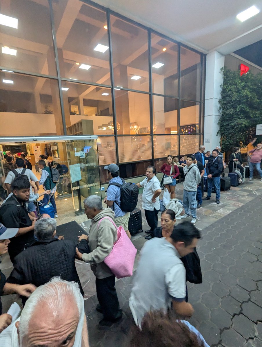 carlosmacdaleno's tweet photo. @JCZuazua @VivaAerobus + FIESTA INN la cronología de un vuelo cancelado no termina en el aeropuerto...... https://t.co/TQSWpMwFxL