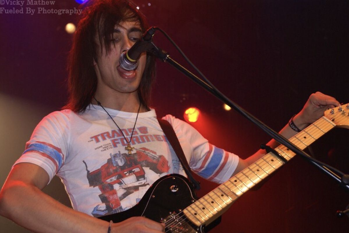 hourly vic fuentes 👰‍♀️ tweet media