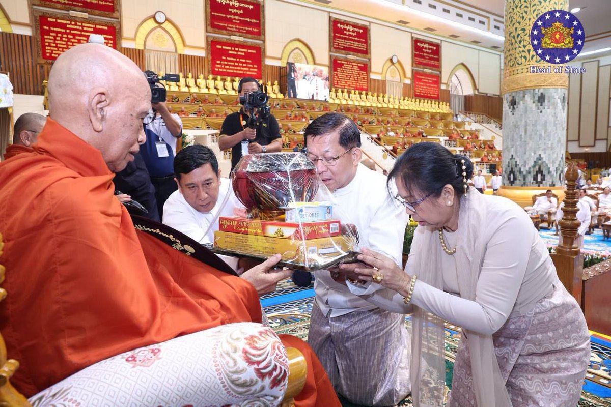 Head_of_State19's tweet image. An auspicious ceremony to commemorate the 70th Anniversary of the successful  organizing of the Sixth Buddhist Council of the Republic of the Union of Myanmar held, attended by President U Min Aung Hlaing and wife, Daw Kyu Kyu Hla.
#Leader
#President