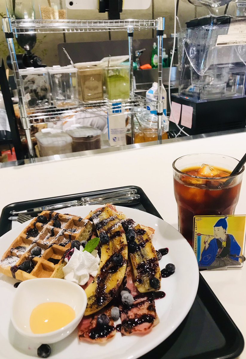 sauga_gennai's tweet photo. サ飯はオープンしたばかりの #ユートミア で「東北ワッフル🧇」
ベーコン🥓×蜂蜜🍯×ブルーベリー🫐
富谷の名産を使ったしょっぱ甘い、
楽しい一皿でした😋
ここは富谷市待望の複合図書館で、
カフェ部門は推しの #FLATWHITECOFFEEFACTORY
さんが運営してます。
サウナ好きのマスターに「極楽湯から直行したよ」と自慢したら、
「サウナ行ける日を楽しみに頑張ります」と悔しそうに笑ってました。
落ち着いたら偶然しましょう♨️
#フラットホワイトコーヒーファクトリー