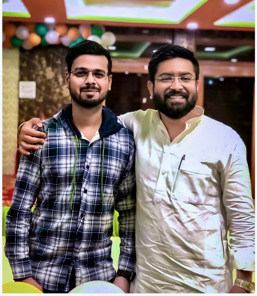 Harshit20196306's tweet photo. प्रिय बड़े भाई अर्जित सक्सेना जी ( पूर्व जिलाध्यक्ष भाजपा युवा मोर्चा ) को जन्मदिन की हार्दिक बधाई एवं शुभकामनाएं भगवान श्री चित्रगुप्त जी का आशीर्वाद सदैव आप पर बना रहे 🎂💐 https://t.co/trjntpwWPT