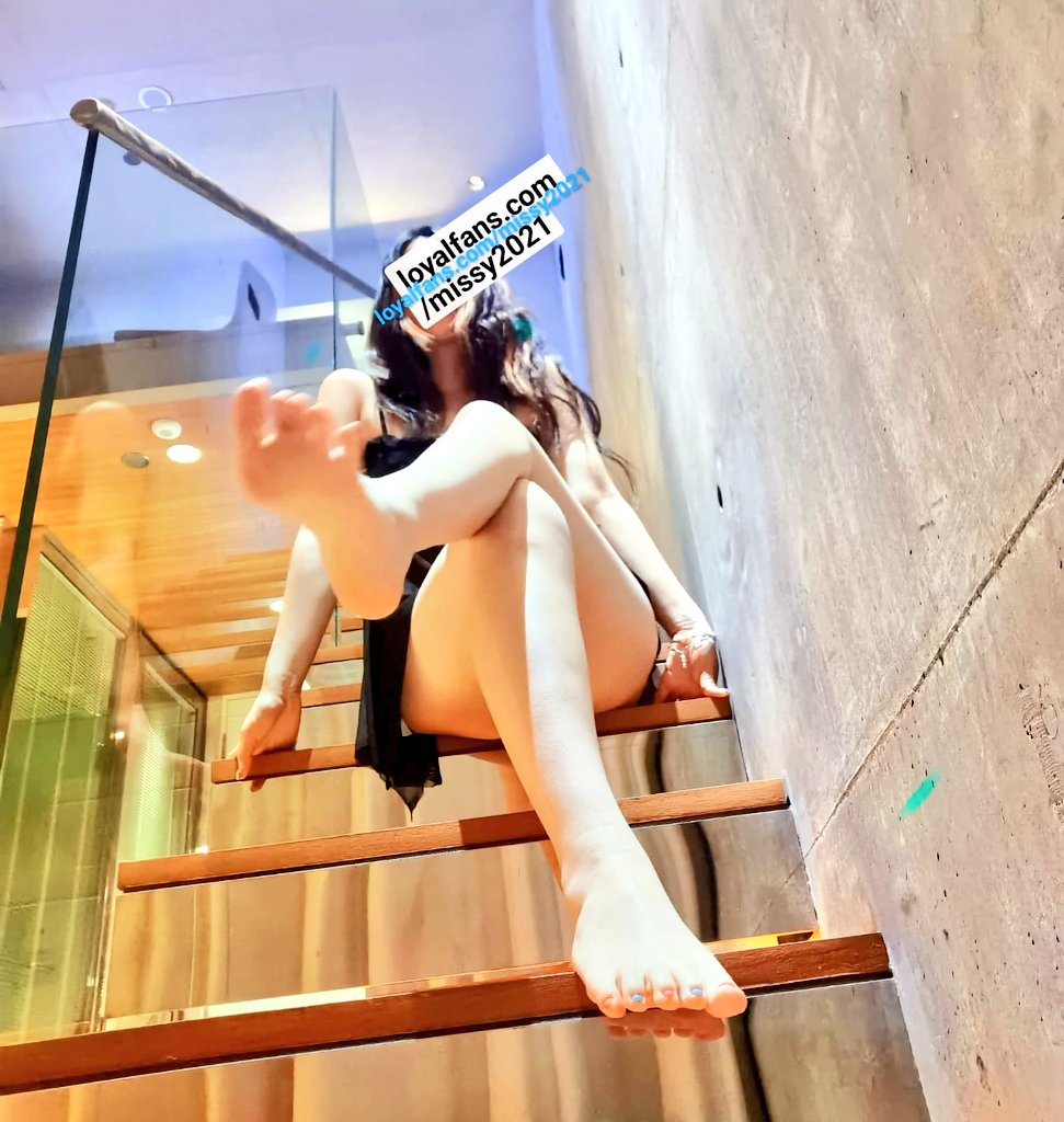 mistressYui's tweet photo. Only if life is simple as kissing my feet... https://t.co/4w21k5CIvH