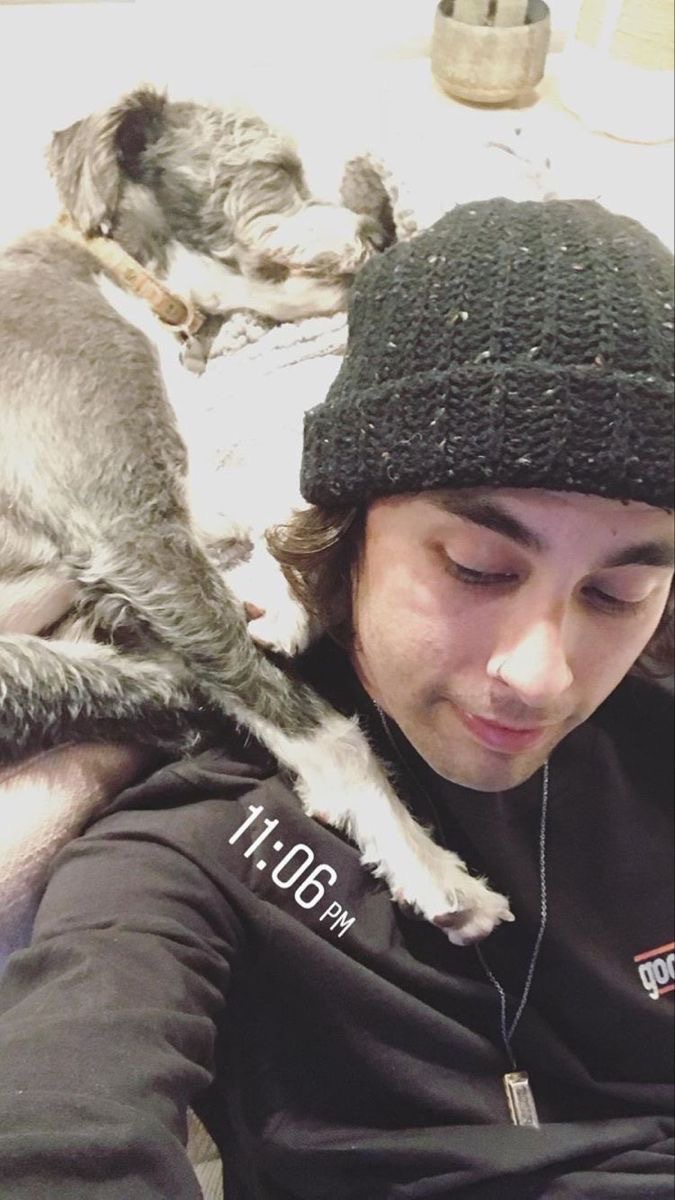 hourly vic fuentes 👰‍♀️ tweet media