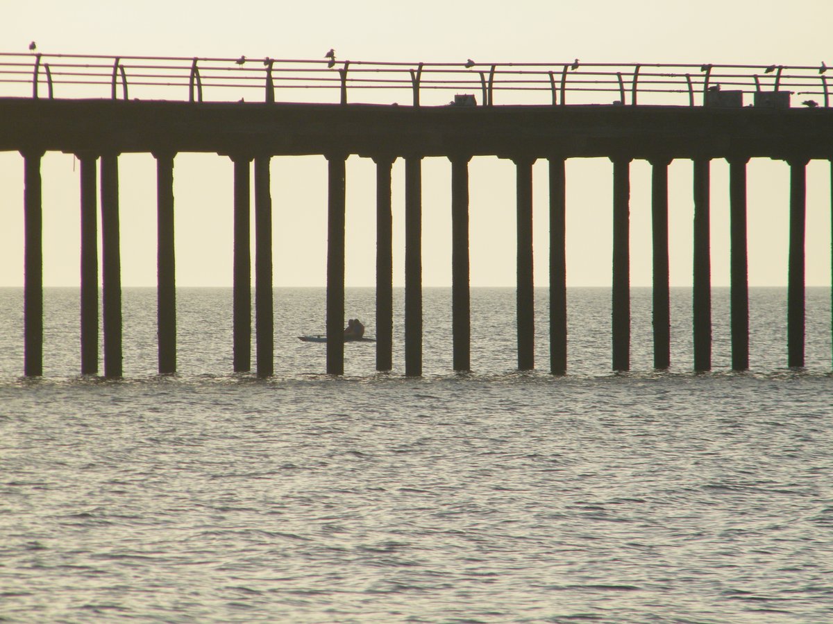 jonnyald's tweet image. down at Felixstowe beach #kayak #sunrise #wooden #pier