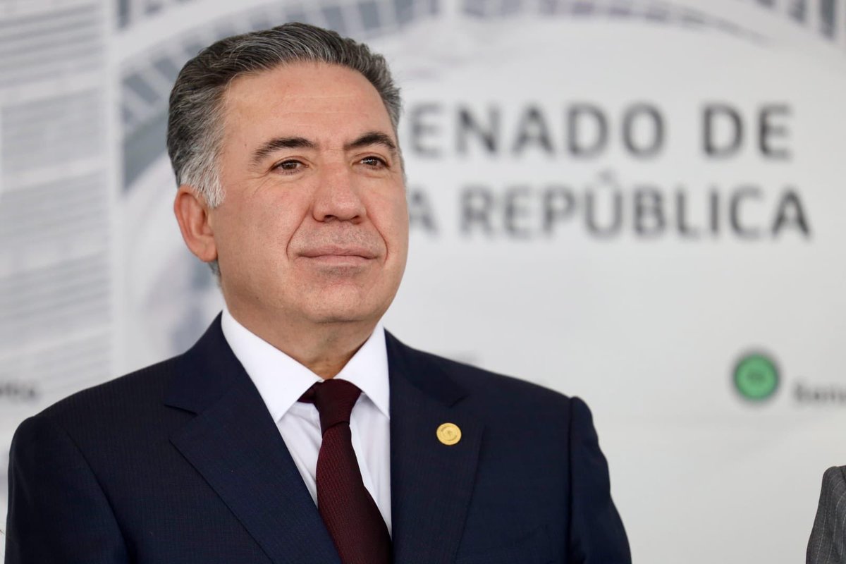 Oigan… ¿Y Enrique Inzunza Cazarez?

Desde el miércoles no se le ve.

Tras el comunicado de EE.UU. se ausentó del senado.

¿Pedirá licencia… o?