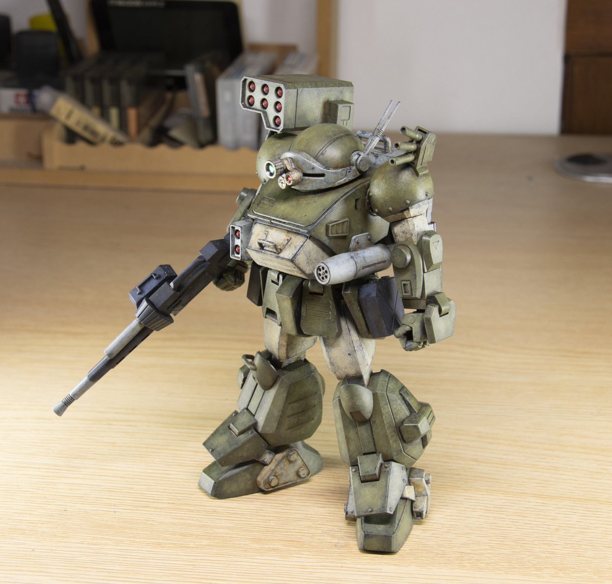 CananShaw_cn's tweet photo. バンダイ HG ATM-09-STTC スコープドッグ ターボカスタム

水性漆で新MAX塗装やってみました✨
肩はキャスト風の質感に加工、目は付属ステッカーの上からUVレジンでコーティングして仕上げてます。 https://t.co/WTCAi9Q2Aw