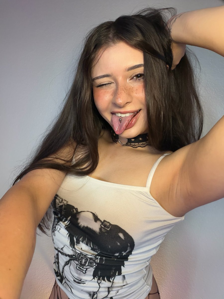 vixie ₊˚⊹♡ tweet media