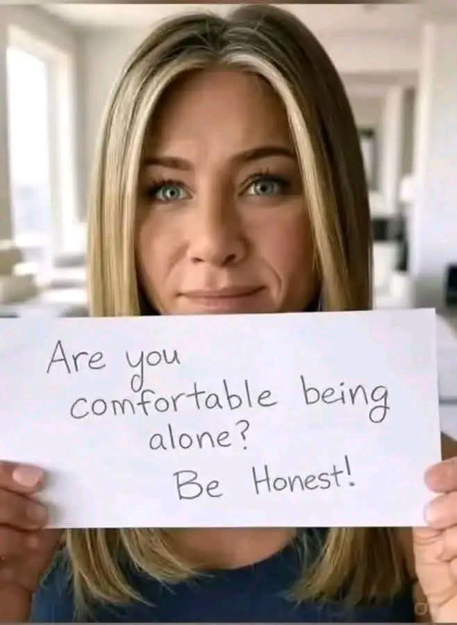 jenniferaniston tweet media