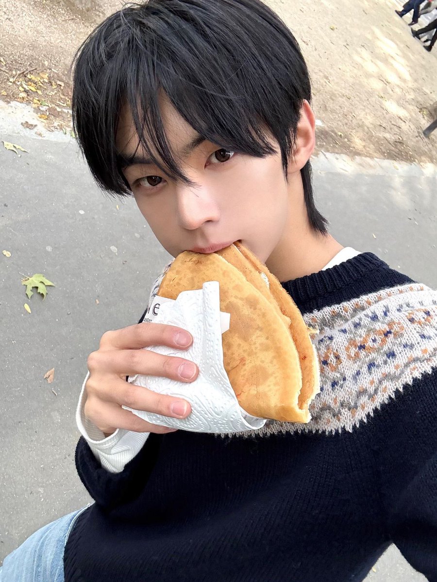 ddocattie's tweet image. nom nom #42SD #SSD #SaiSelcaDay