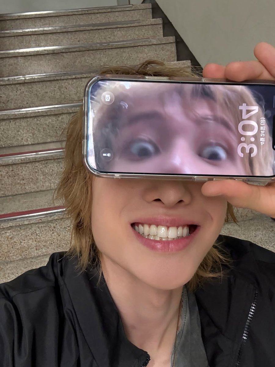 dont look at me tweet media
