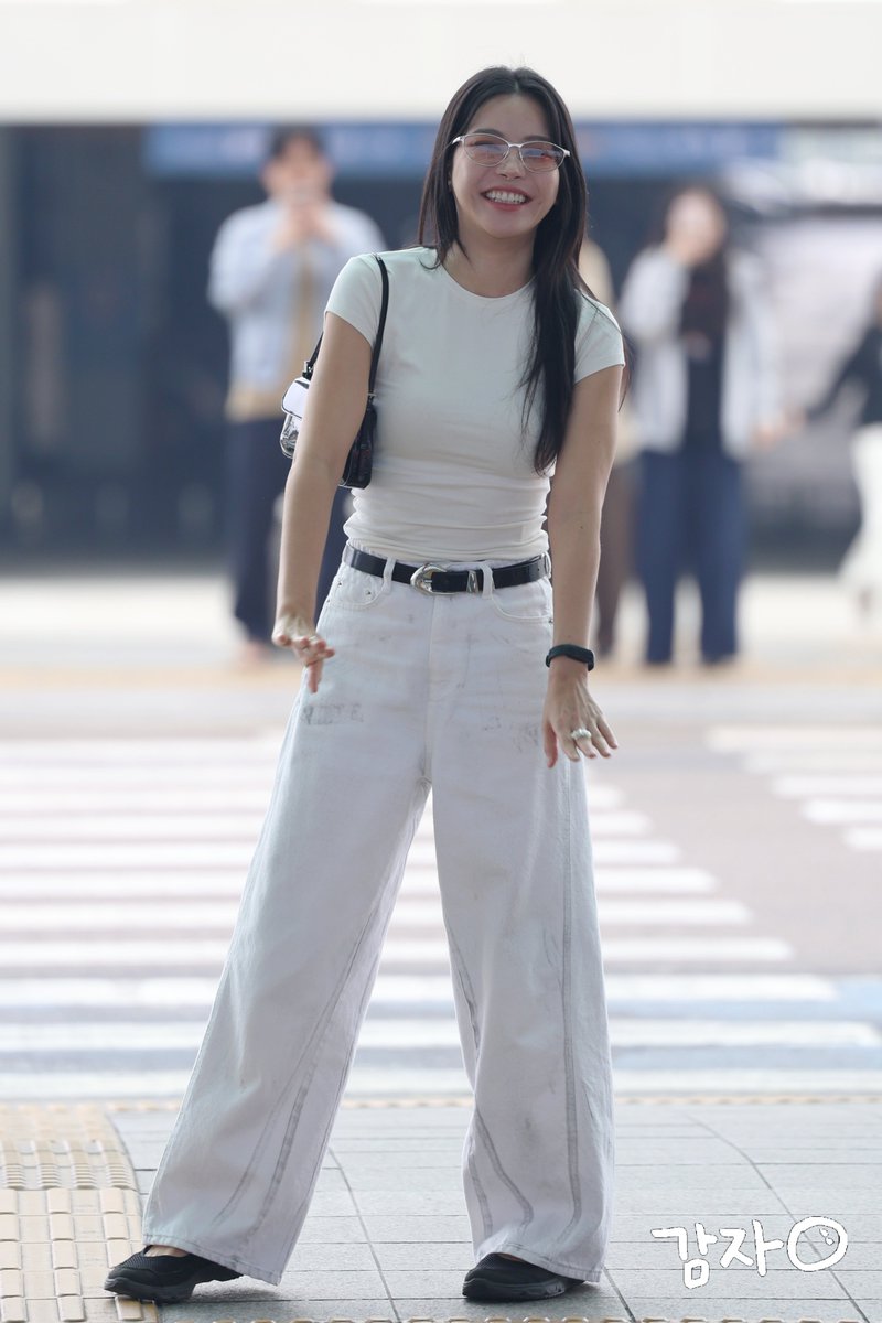 rinamii__'s tweet image. My sunshine 😁

#SOLAR #솔라 #ソラ #金容仙 
@RBW_MAMAMOO