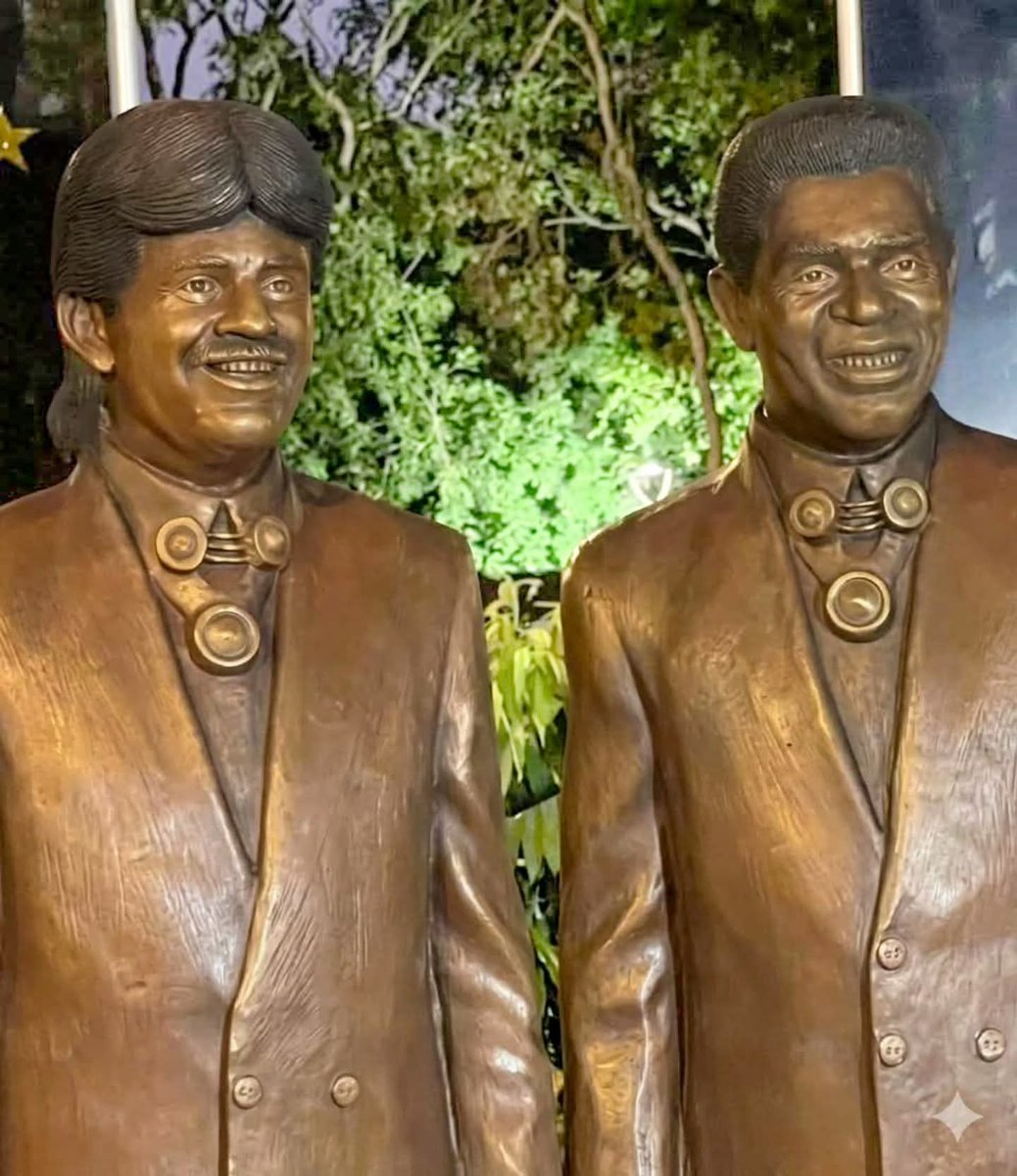 VEEDORCULTURALV's tweet photo. Debido a los comentarios y entre esos una de las hijas de Rafael la escultura será desmontada para unos retoques. @portallaverdad_  @JACOBOSOLANOC @Cesar830716 @MaravillaSt1057 pelo el cobre jhon peñaloza. Y la @AlcaldiaVpar tenía que revisar. https://t.co/wIsBLVn3MK