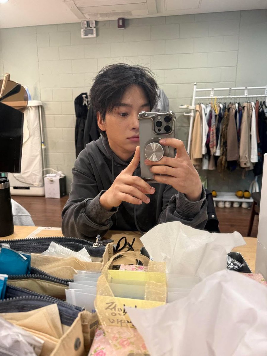 김빨강 tweet media