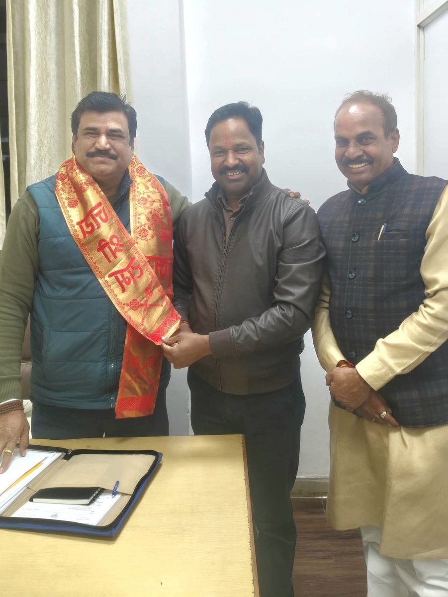 ijaykishore's tweet photo. भारतीय जनता पार्टी के वरिष्ठ नेता हम सबके मार्गदर्शक माननीय पंकज जी जोशी जी को मध्य प्रदेश खादी ग्रामोद्योग बोर्ड का अध्यक्ष बनने पर बहुत-बहुत बधाई बहुत-बहुत शुभकामनाएं https://t.co/lYPWsxoDGX
