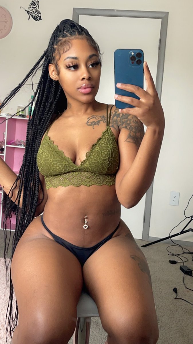 kDirtyminded's tweet photo. 'U're fine ash!' ..Yes ikr😌🤭
Tell me something I don't already know😏
 #pretty #nsfw #ebony #mirrorselfie https://t.co/Imlc5MIUea