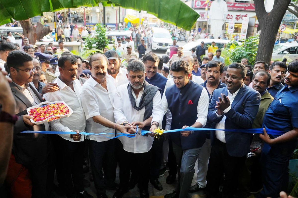 Hpsudhamdas's tweet image. ನೆನ್ನೆ ನಡೆದ ವಿವಿಧ ನಗರ ಅಭಿವೃದ್ಧಿ ಯೋಜನೆಗಳ ಉದ್ಘಾಟನೆ ಕಾರ್ಯಕ್ರಮಗಳಲ್ಲಿ ಸನ್ಮಾನ್ಯ ಉಪಮುಖ್ಯಮಂತ್ರಿಗಳಾದ @DKShivakumar  ರವರ ಜೊತೆ ಮತ್ತು ಇತರೆ  ರಾಜಕೀಯ ಮುಖಂಡರುಗಳ ಜೊತೆ ಭಾಗವಹಿಸಿದೆ.

#bangalore #DKShivakumar