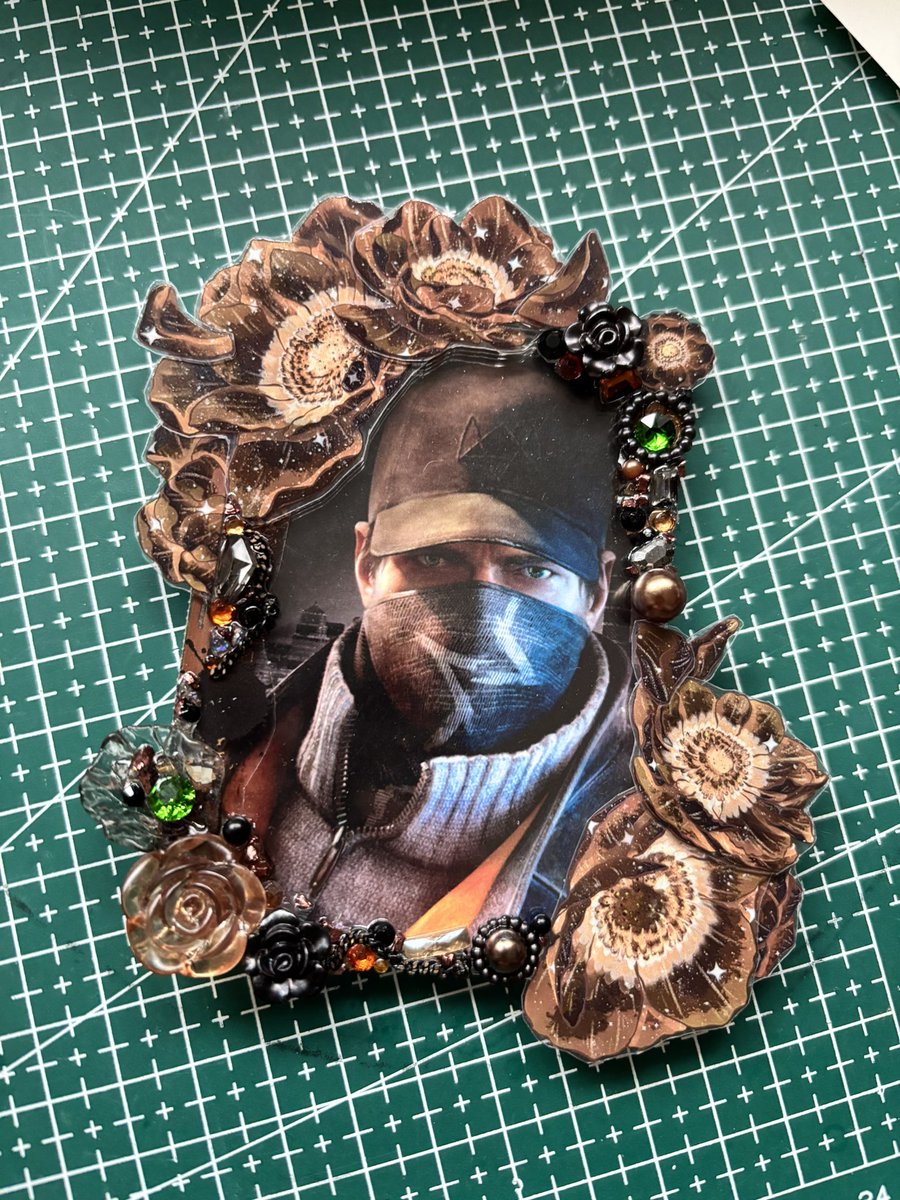 Edmond06cDal's tweet photo. Gave this photo case a remake &amp; my Aiden cosplay shoots for his big day
Happy birthday my big boy🦊

#watchdogs #AidenPearce https://t.co/zUKaoa35P1