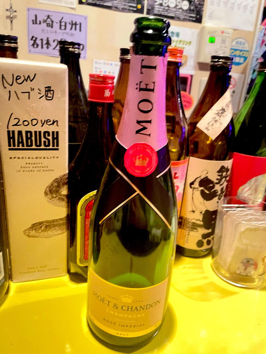 asterisk0507's tweet image. 大切な仲間に献杯✨
今月会いにいくからねー♫

#moetchandon #moet #モエ #シャンパン #champagne